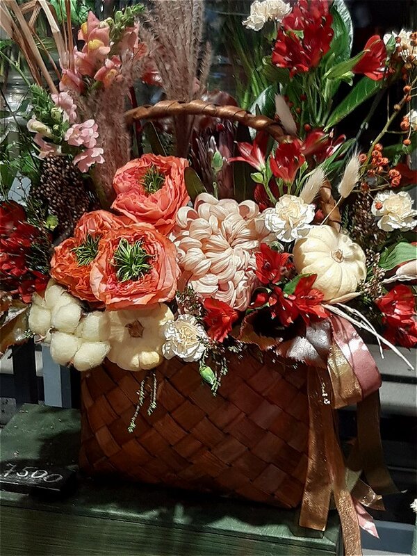 От цветов на душе теплей и тревоги куда -то тают! - Нина Андронова