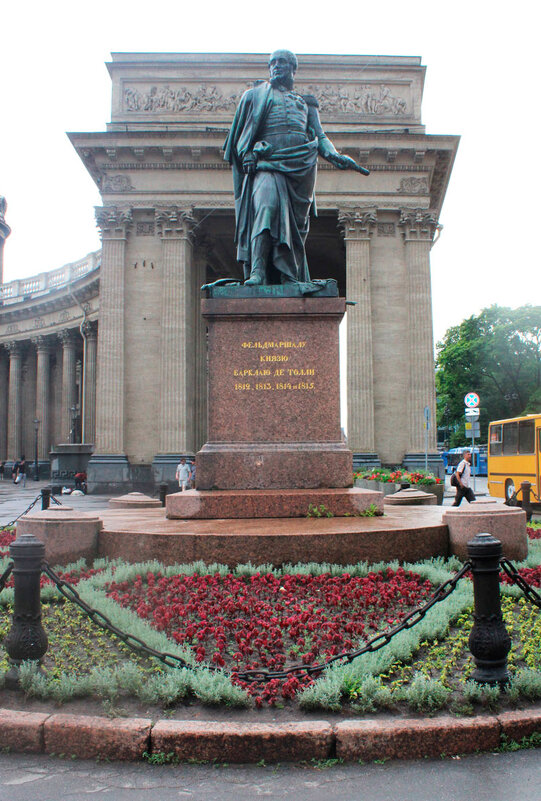 Памятник  Барклаю де Толли - Любовь ***
