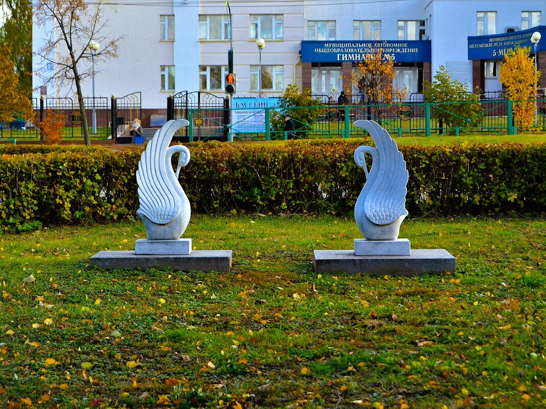 Чебоксары. Скульптурная композиция "Лебеди". - Пётр Чернега