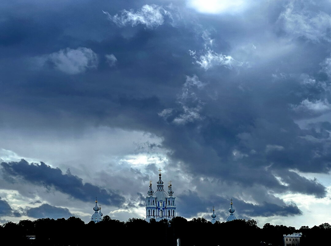 А в Питере опять солнечно .... - Андрей Зайцев