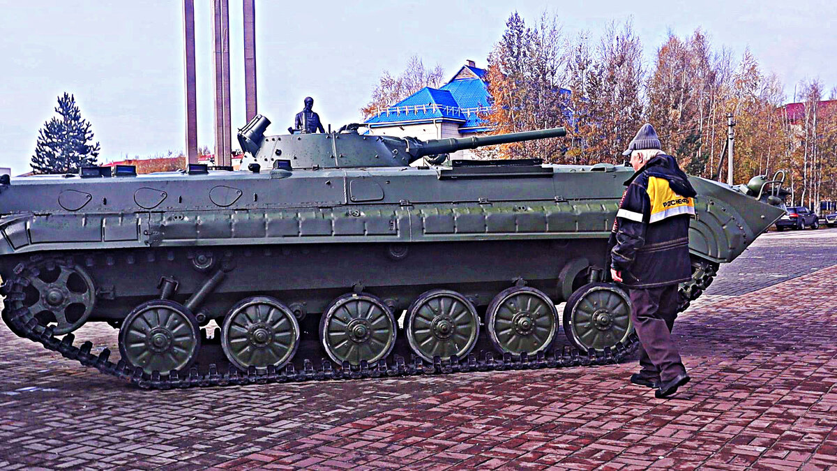 Октябрь..У машины боевой! - Владимир 