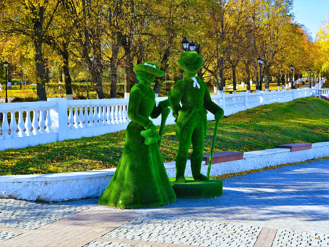 Чебоксары. Топиарий "Влюблённая пара". - Пётр Чернега Чебоксары. Топиарий "Влюблённая пара". - Пётр Чернега