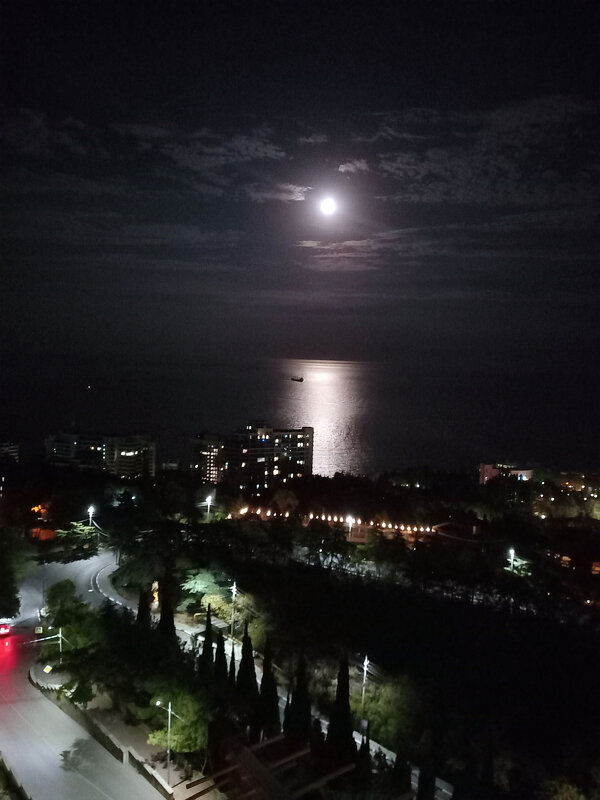 Ялта. Ночь. Море. - Николай Клементьев