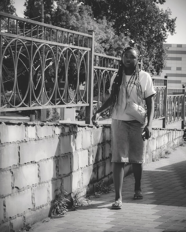 Вижу я, идёт мне навстречу (чб) - Сергей Царёв