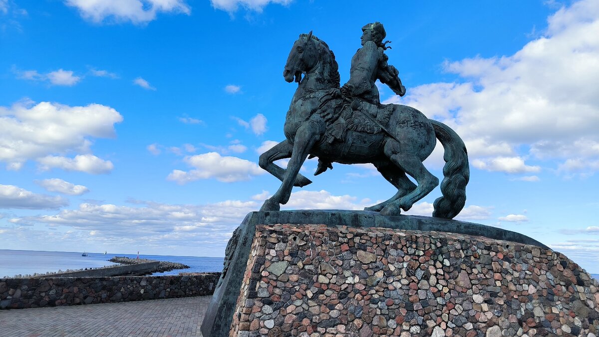 Памятник Елизавете Петровне в Балтийске. - Ольга 
