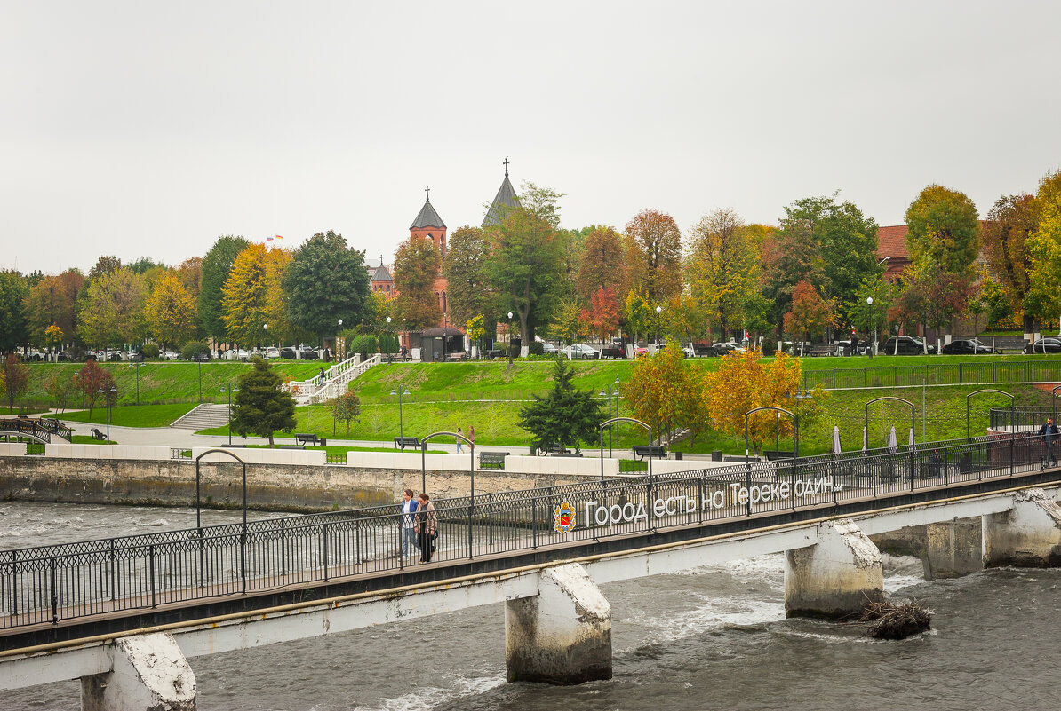 Владикавказ. Набережная реки Терек - Батик Табуев