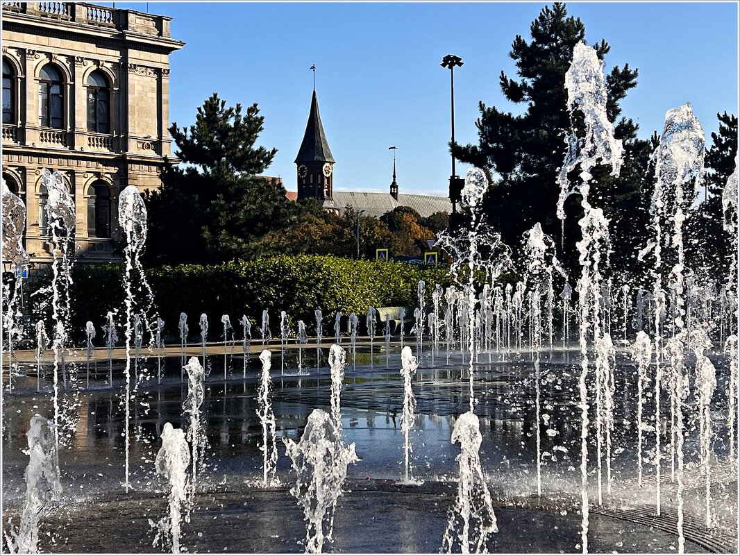 В брызгах фонтана. - Валерия Комова