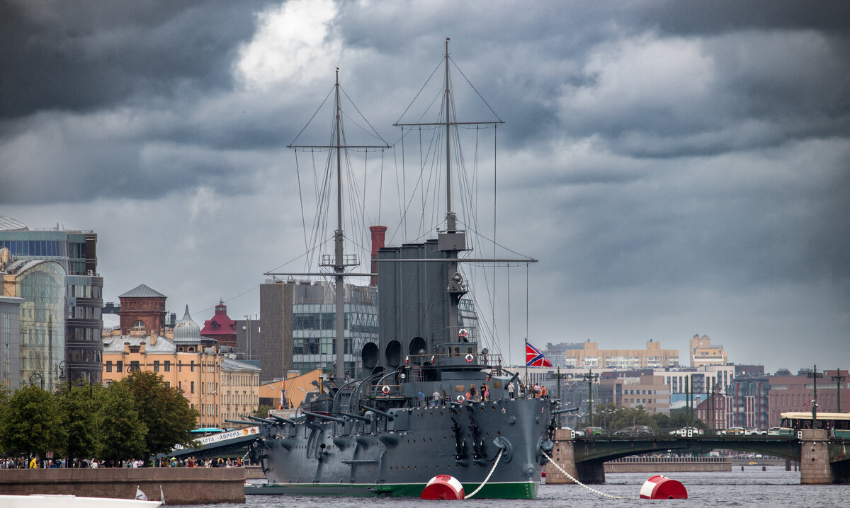 Стоит Аврора - Sergei Vikulov