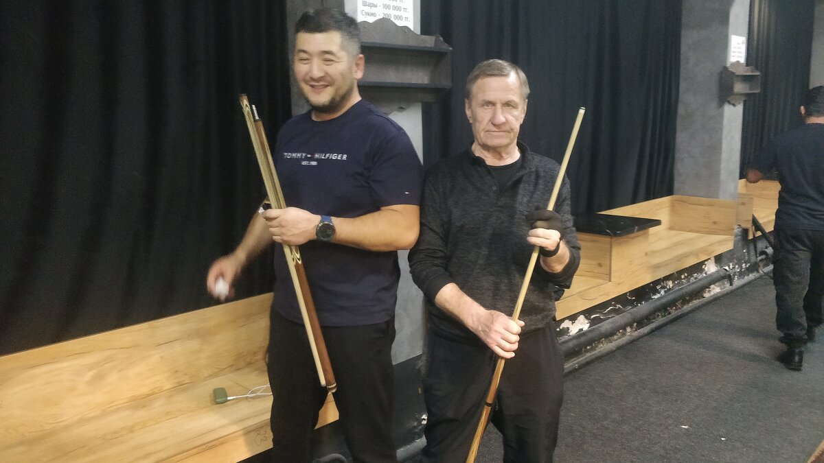 Друзья - Андрей Хлопонин