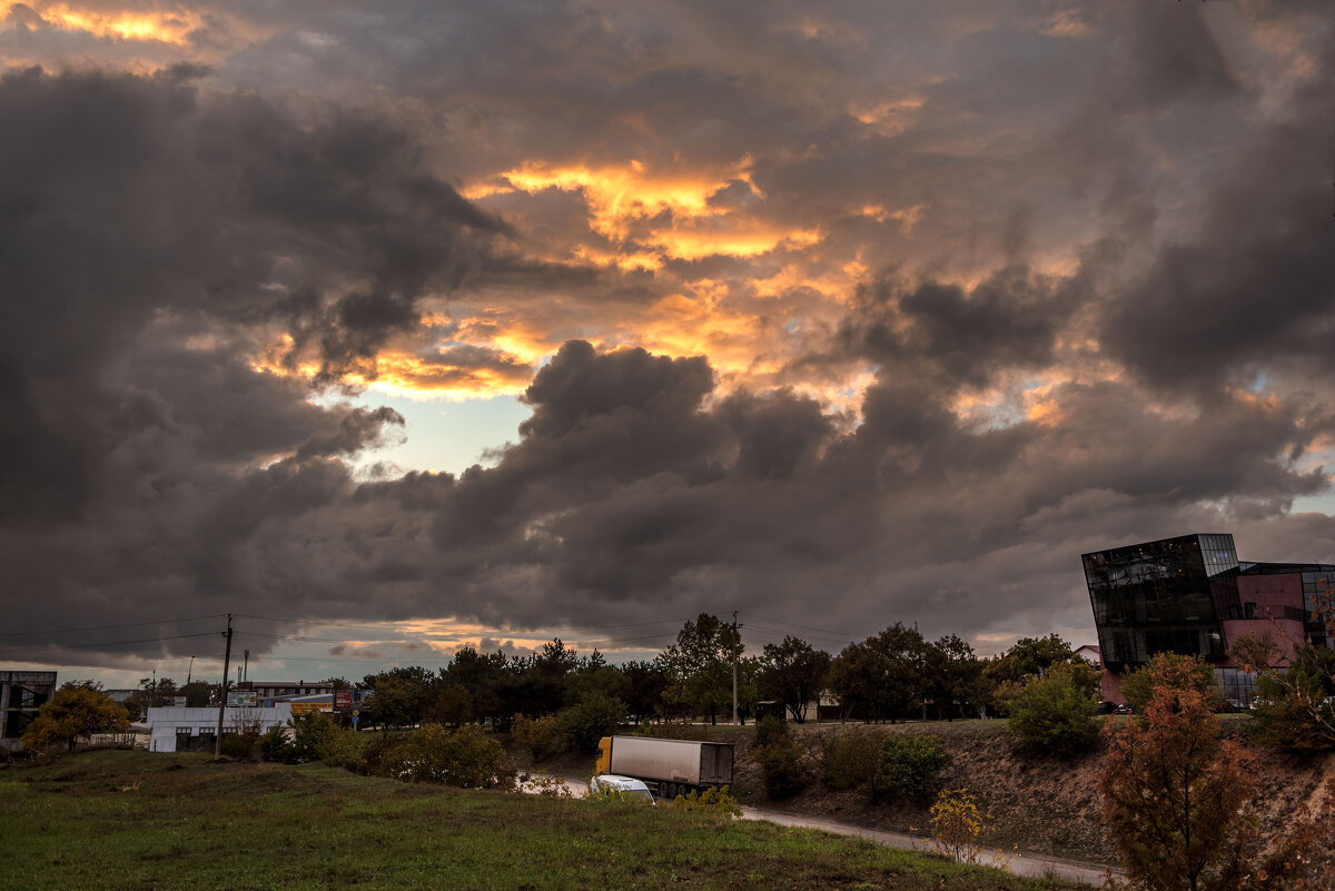Тучи ходят хмуро... - Сергей Воротников