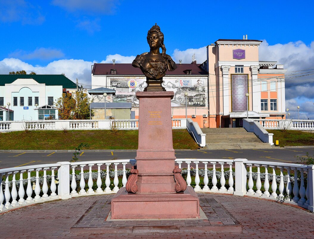 Чебоксары. Памятник Екатерине II. - Пётр Чернега Чебоксары. Памятник Екатерине II. - Пётр Чернега