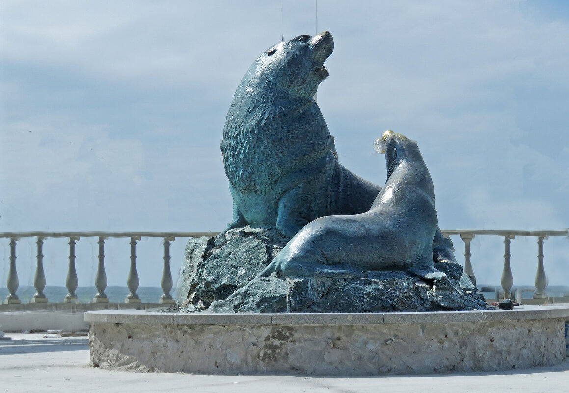 Памятник сивучам в Невельске. - ИРЭН@ . Памятник сивучам в Невельске. - ИРЭН@ .
