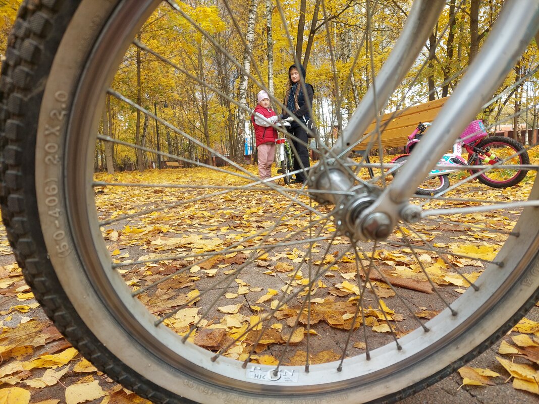 покатушки в сквере - Артём 