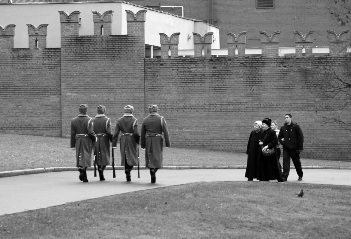 Смена караула. - Борис Бутцев