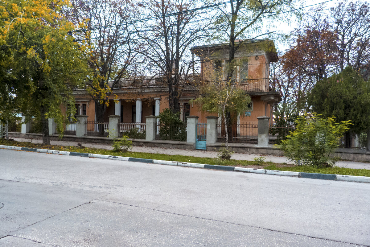 Симферополь,бывшая сейсмо станция - Валентин Семчишин