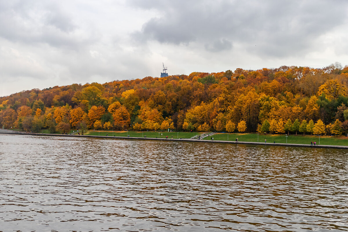 Октябрь в Москве - Александр 