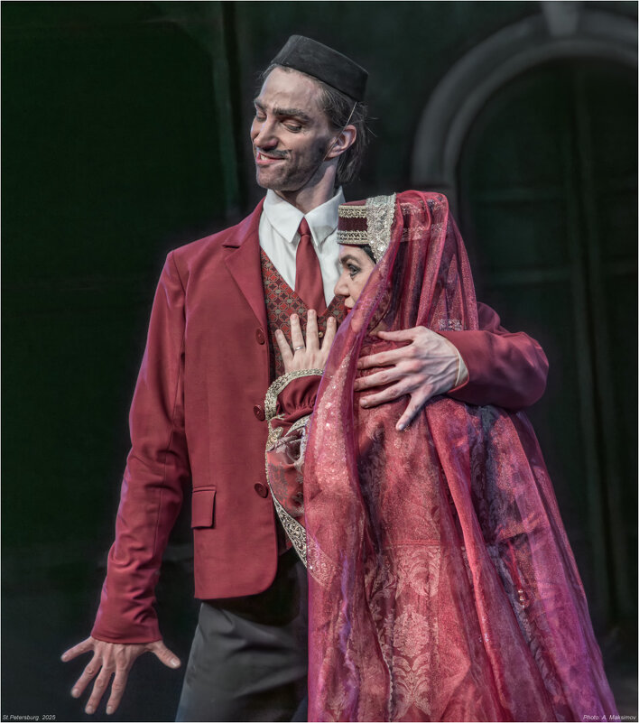 Актёры Александр Муравицкий в роли Акопа и з. а. Санкт-Петербурга Наталья Парашкина в роли Ханумы. - Александр Максимов