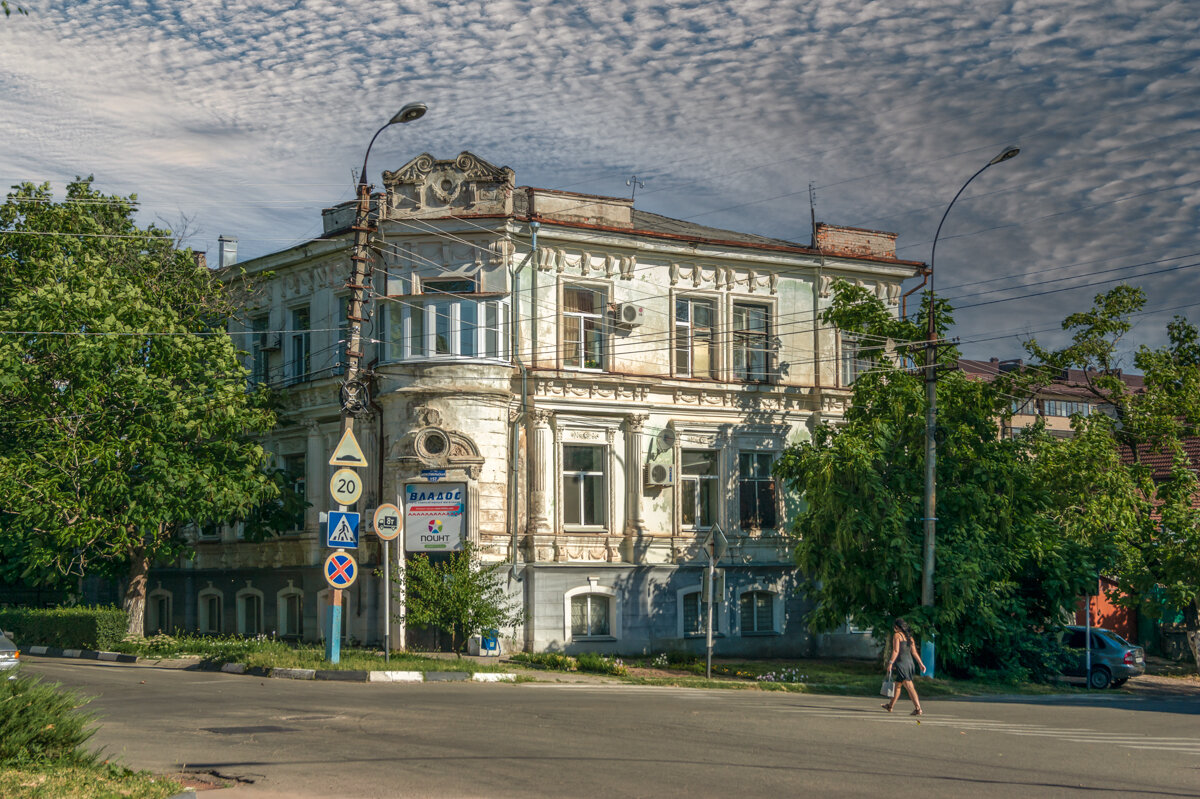 Старое здание - Игорь Сикорский
