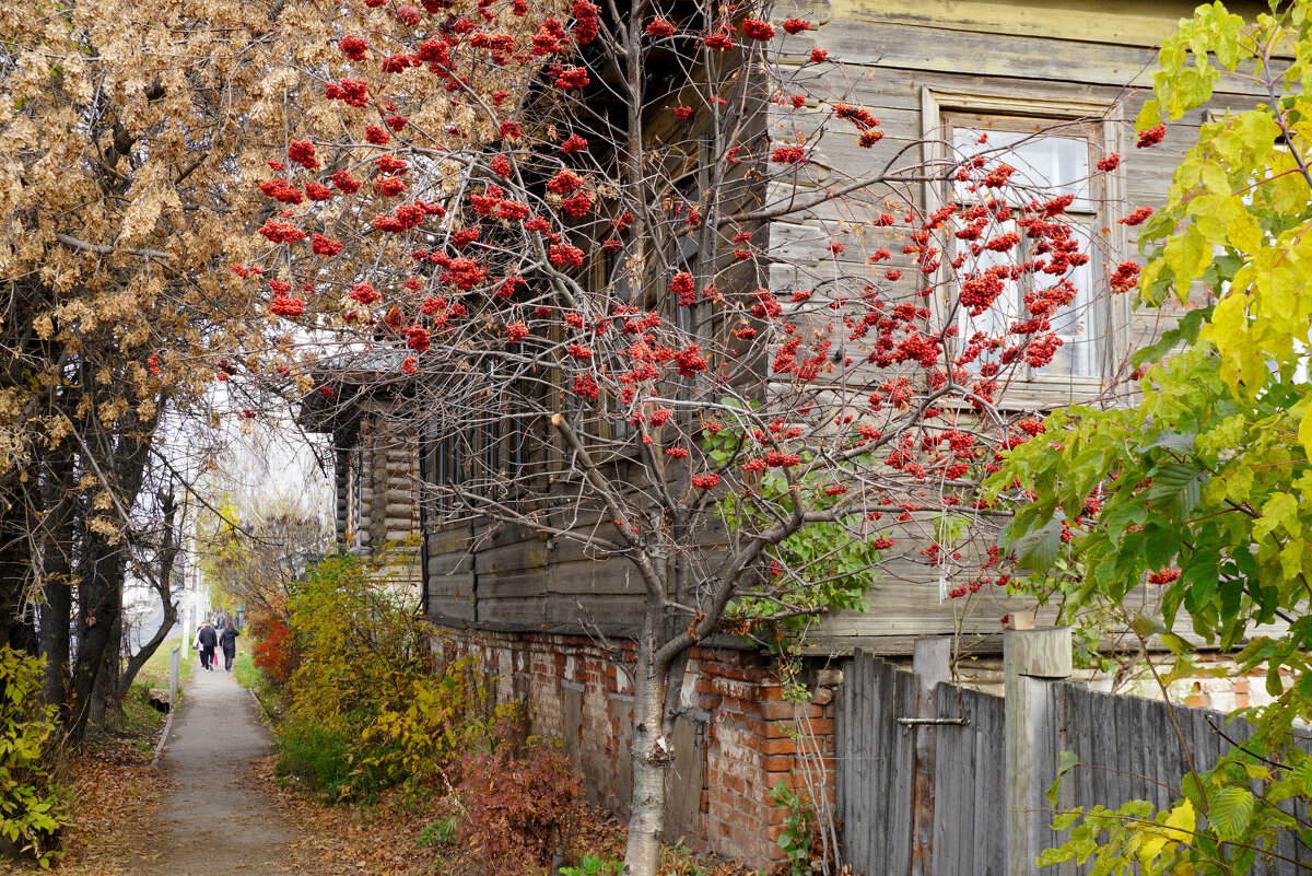 На улице провинциального городка - Сергей Ц