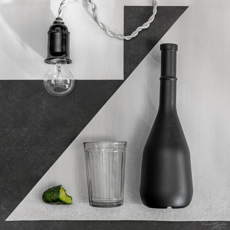 Под лестницей...как обычно... - Вячеслав К