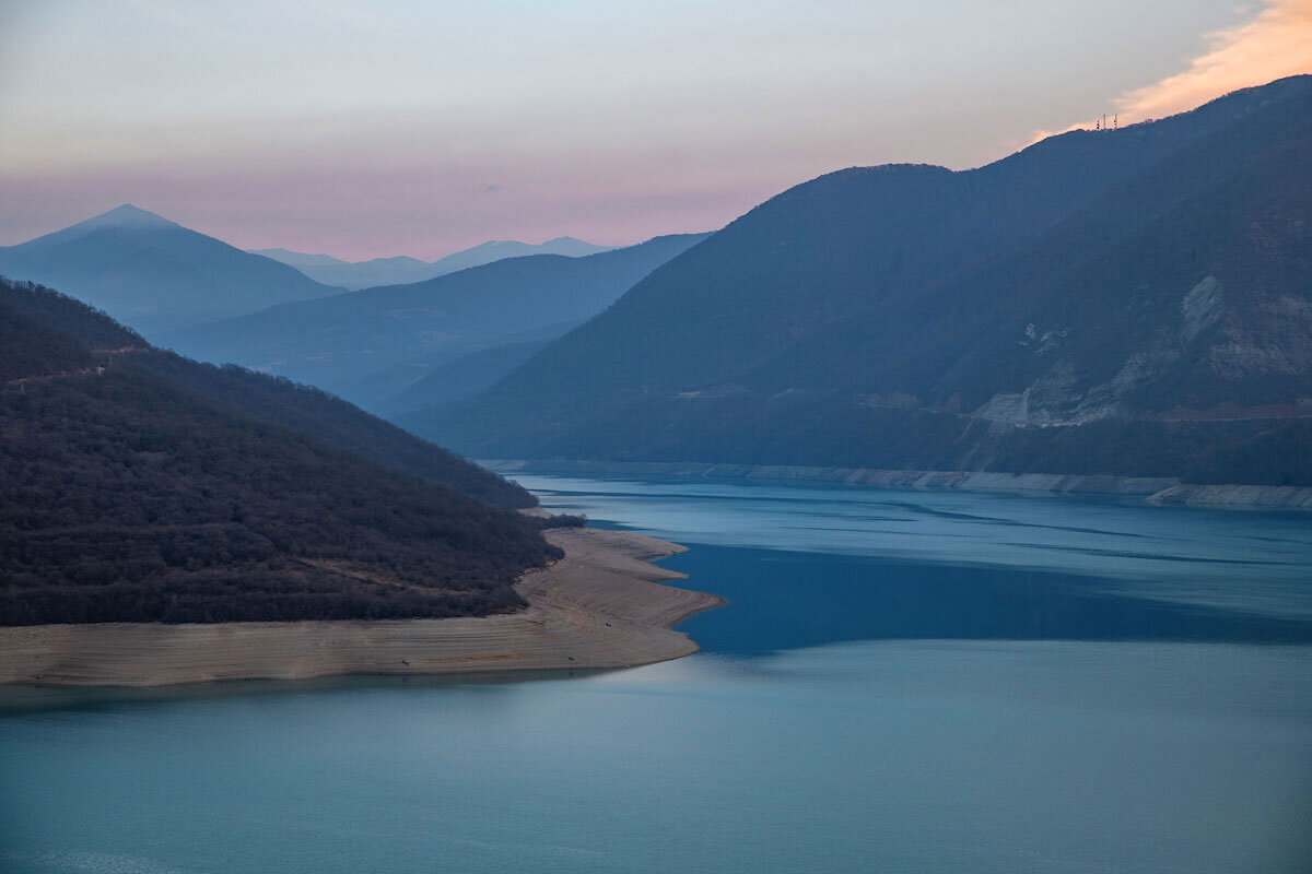 Жинвальское водохранилище, Грузия. - Дина Евсеева