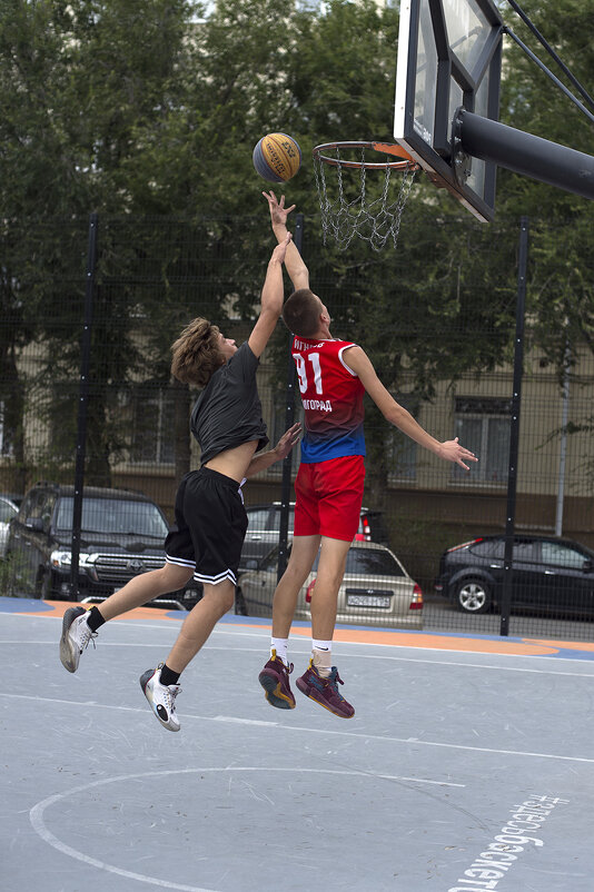 Лето. Улица. Баскетбол. - Александр Гриднев