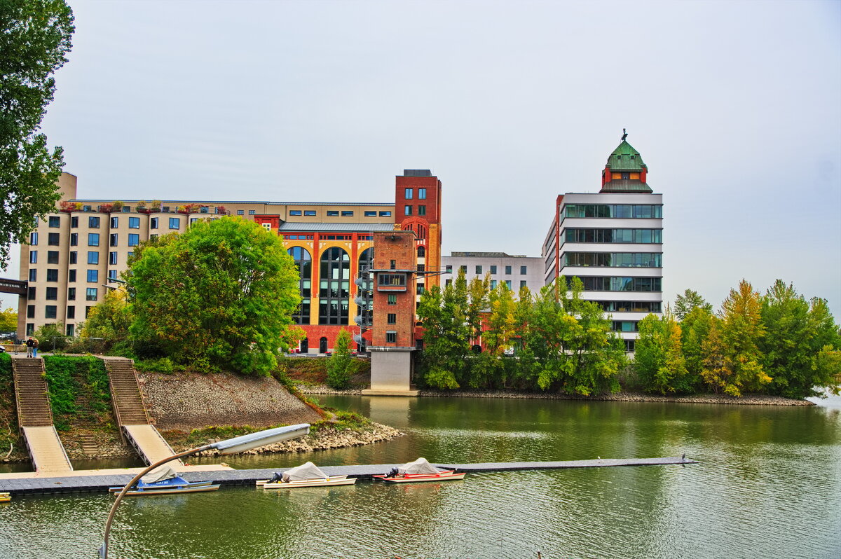 *** - Witalij Löwin