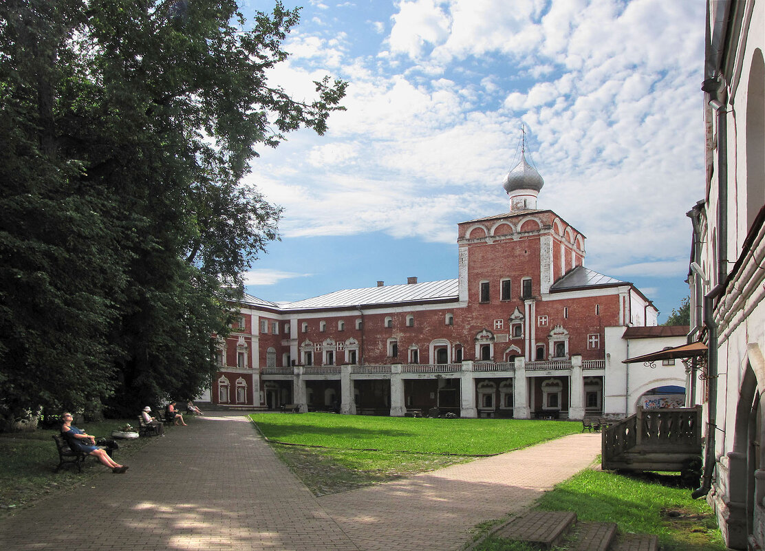 Архиерейский двор - Александр Ильчевский 