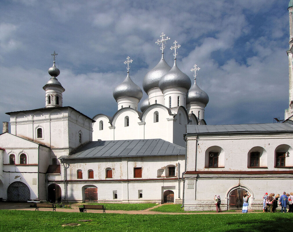 Архиерейский двор - Александр Ильчевский 