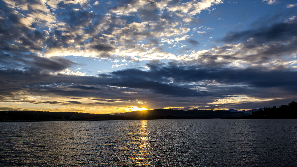 Рассвет на озере. - Сергей Воротников