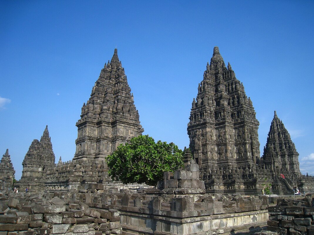 Древние храмы Прамбанан, Индонезия. - unix (Илья Утропов) Древние храмы Прамбанан, Индонезия. - unix (Илья Утропов)