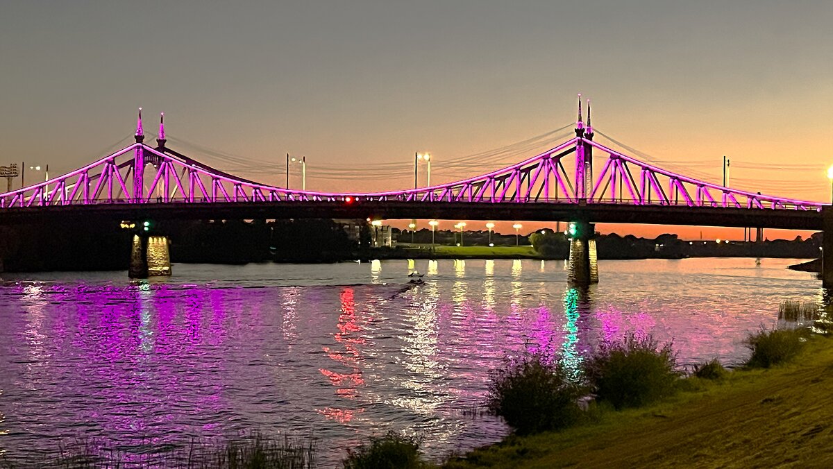 ***иллюминация моста с отражением*** - Olga Oskolkova