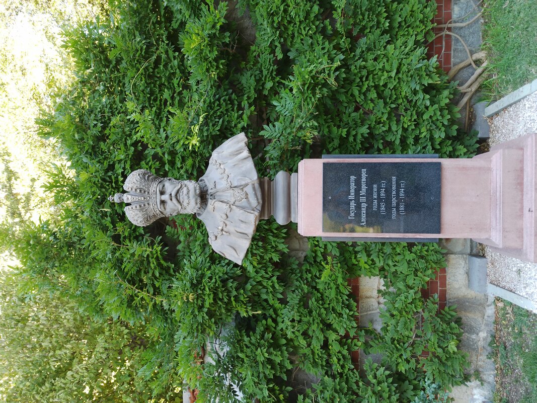 Александр III и стал настоящим создателем Массандровского дворца. - Галина 