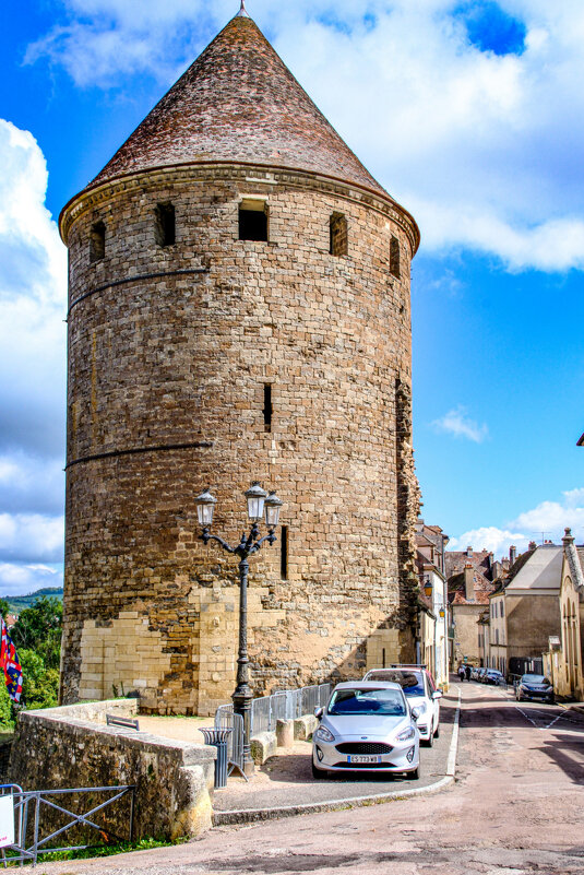 Одна из 4 башней замка Семюр-ан-Оксуа - Георгий А Одна из 4 башней замка Семюр-ан-Оксуа - Георгий А