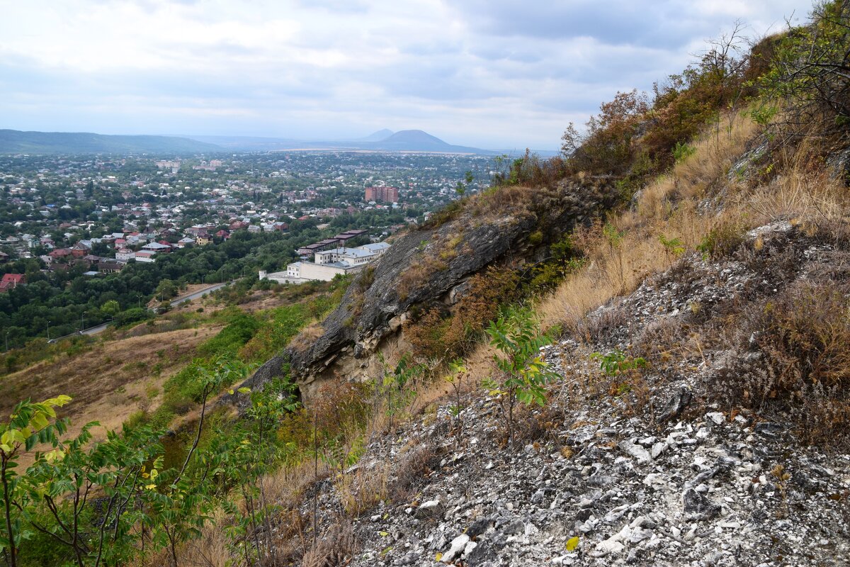 Пятигорск. Вид на гору Юца и Джуца с горы Горячая - Павленко Михаил 