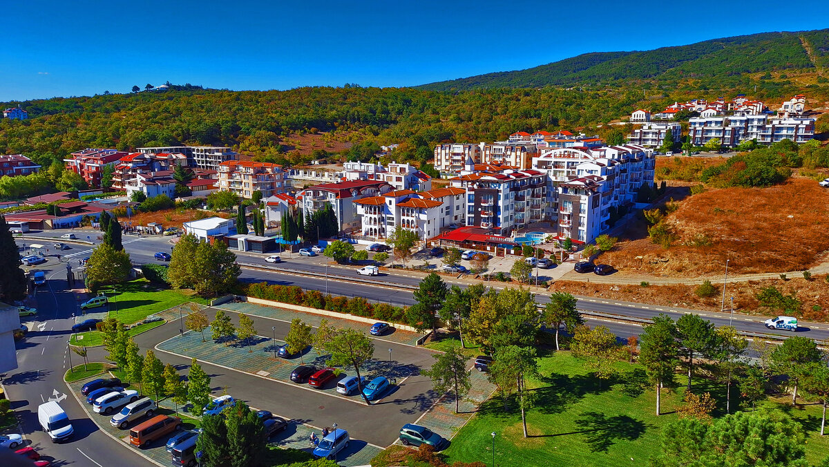 Вилла-зона "Зора" (Заря) возле нашего отеля. - Леонид Школьный