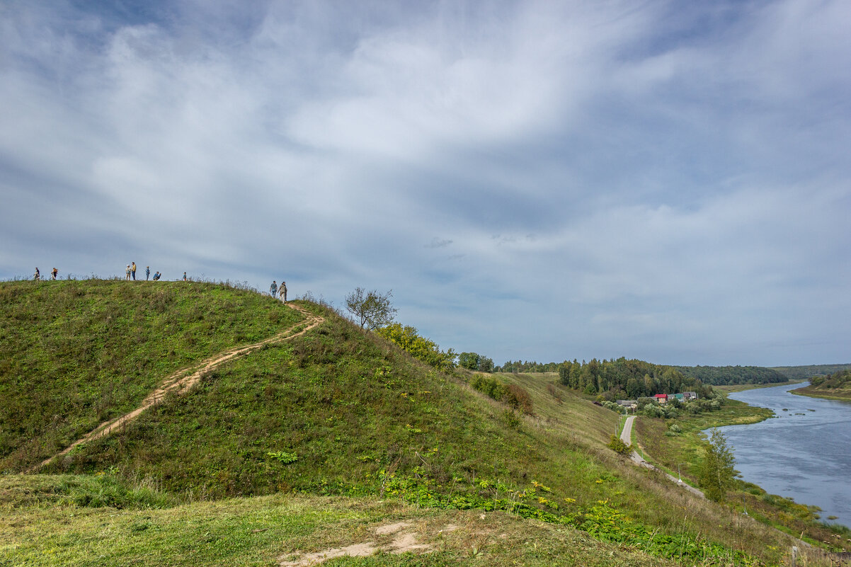 Старица. Земляной вал древнего городища. - Михаил "Skipper"