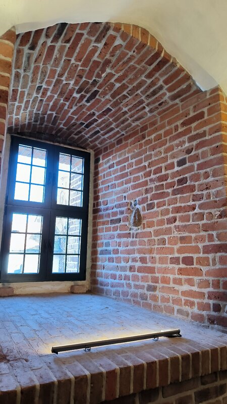 Толщина замковых стен около трех метров! - Ольга 