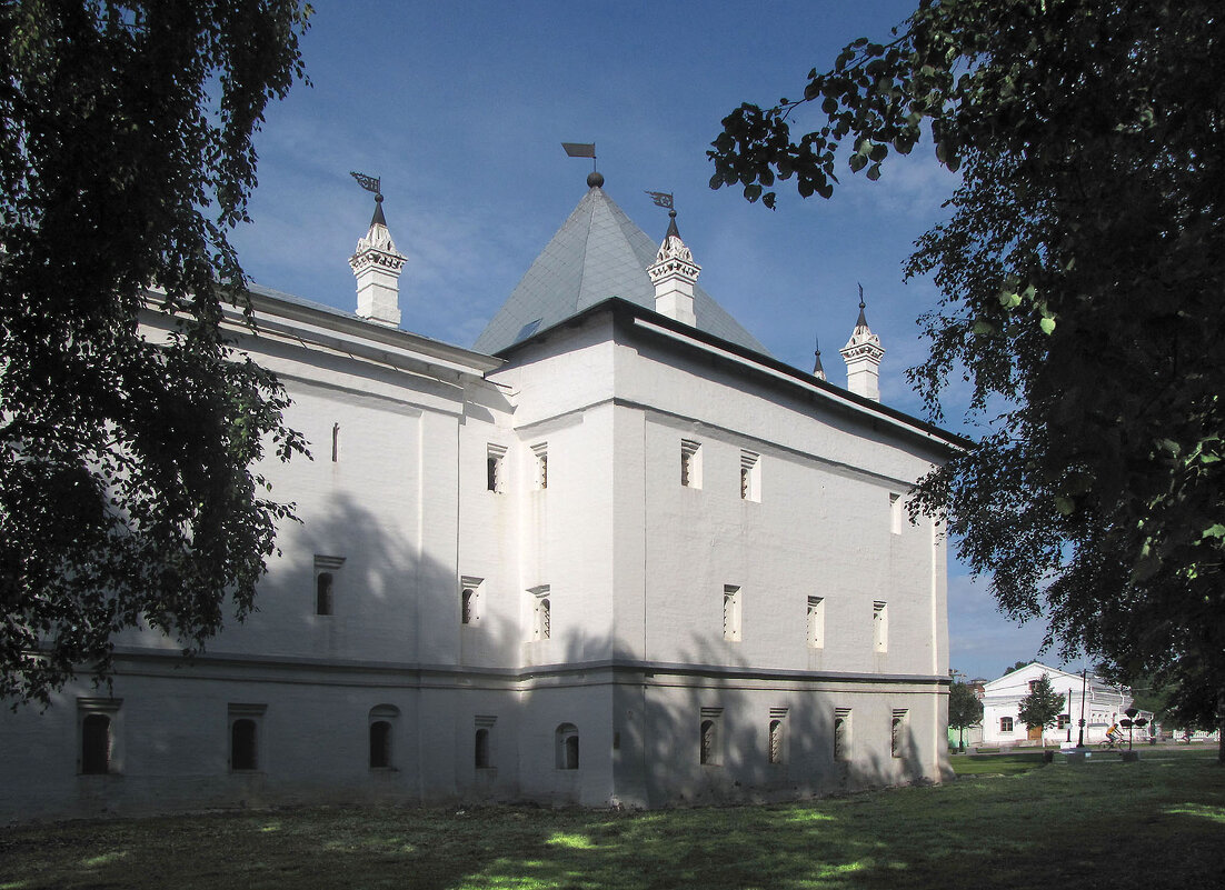 Юго-восточная башня Архиерейского двора - Александр Ильчевский 