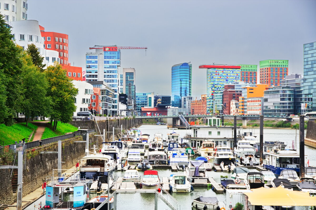 *** - Witalij Löwin