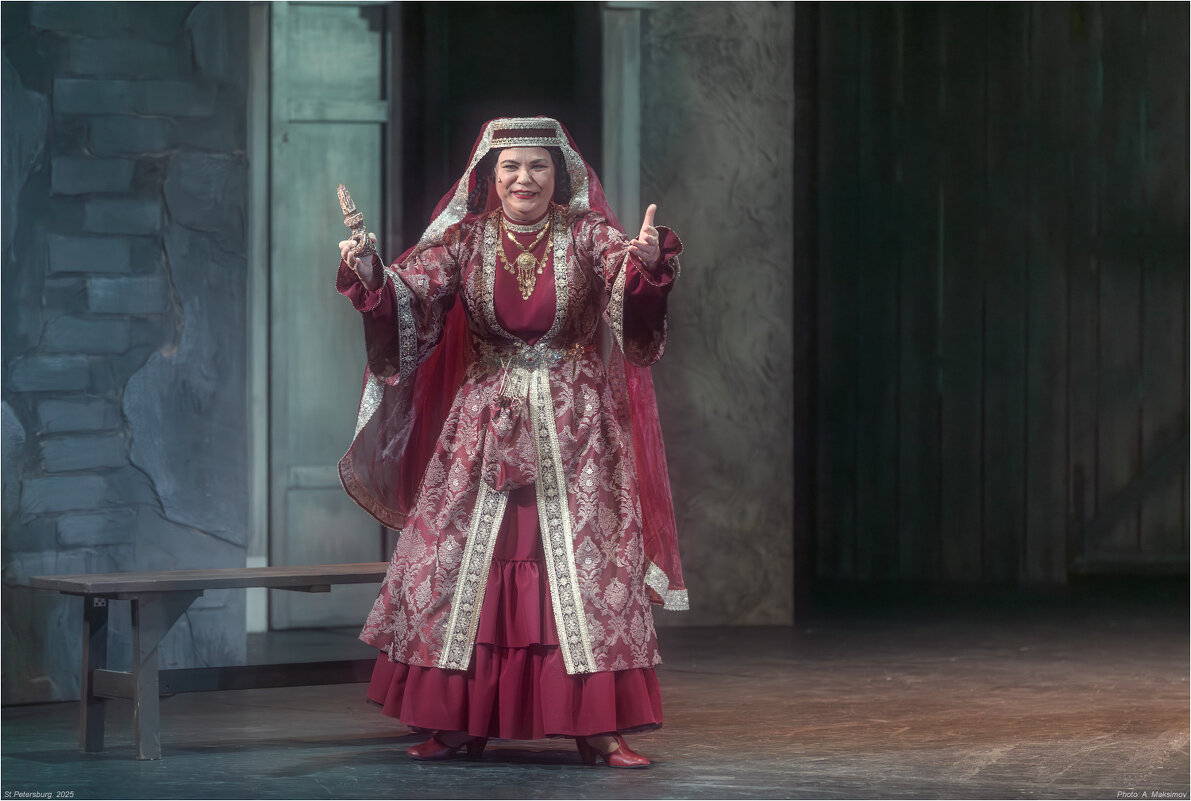 Актриса з. а. Санкт-Петербурга Наталья Парашкина в роли Ханумы. - Александр Максимов