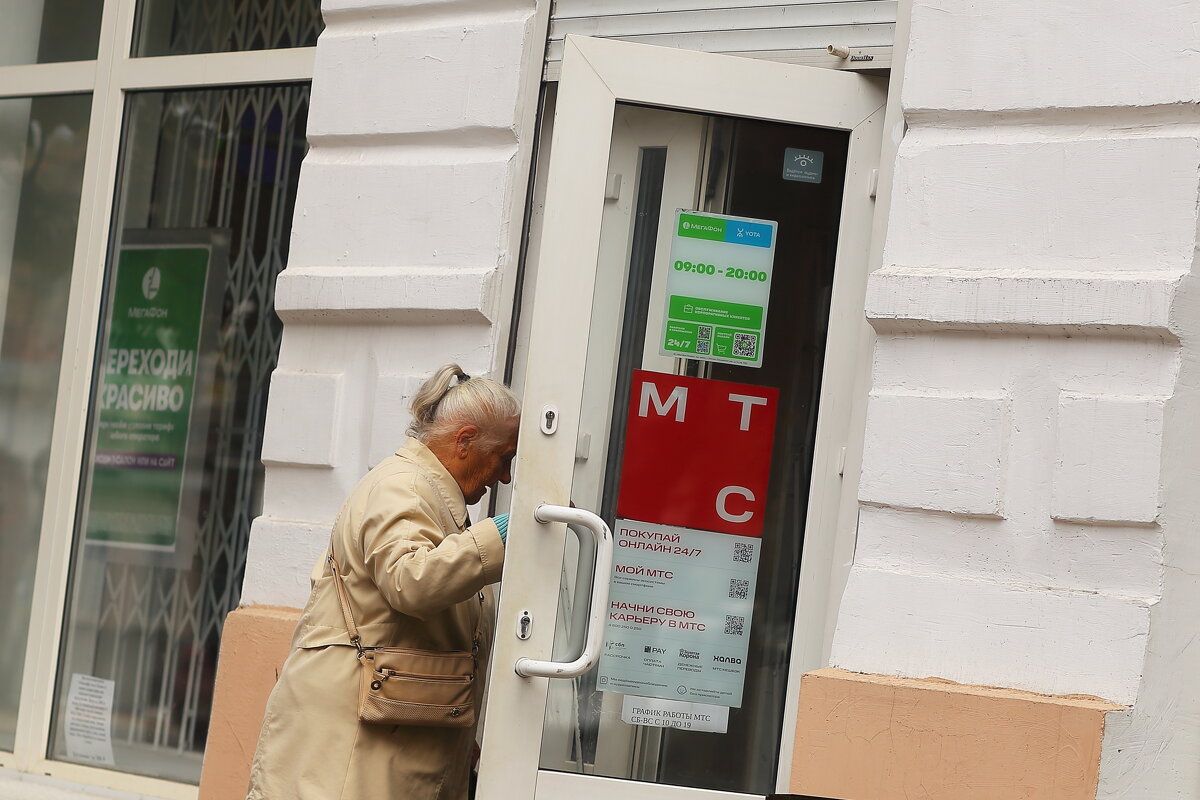 Спешит - Юрий Гайворонскiий