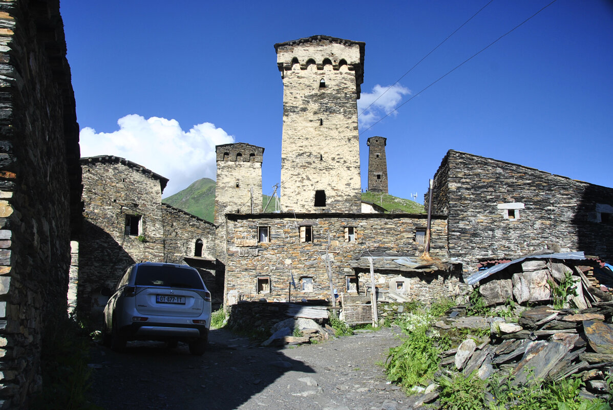 Дворик в Ушгули - Марина Виноградова