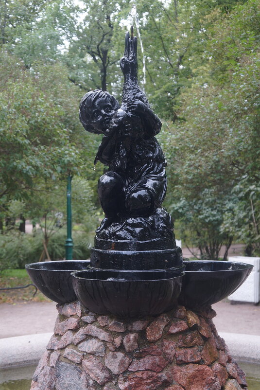 Скульптура "Мальчик с уткой" в Таврическом саду / по проекту арх А.К. Бруни / 1910 г. - zavitok * Скульптура "Мальчик с уткой" в Таврическом саду / по проекту арх А.К. Бруни / 1910 г. - zavitok *