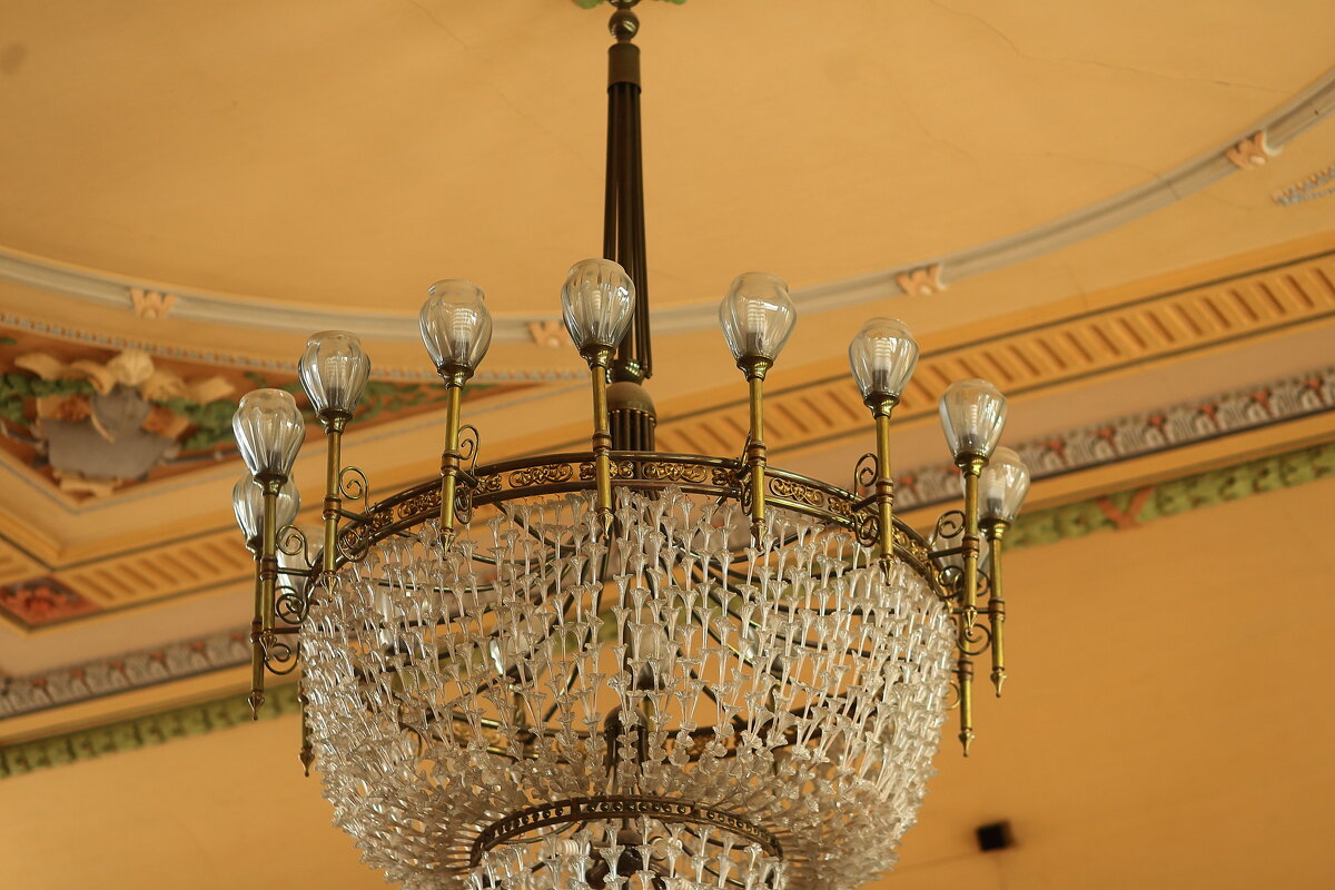 Люстра в библиотеке - Юрий Гайворонскiий