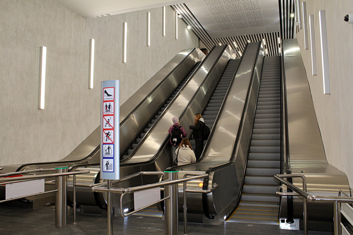 Эскалаторы "Спортивной" - Татьяна Лютаева