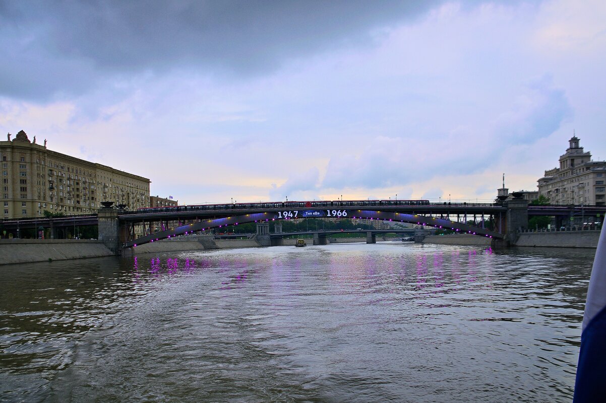 Москва. Вечерняя прогулка по реке - Владимир Мигонькин Москва. Вечерняя прогулка по реке - Владимир Мигонькин