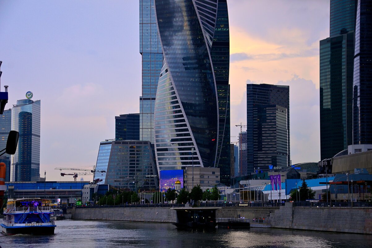 Москва. Вечерняя прогулка по реке - Владимир Мигонькин