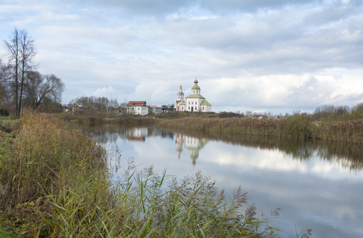 Вид на реку Каменка и Ильинскую церковь в Суздали. - Михаил Онипенко