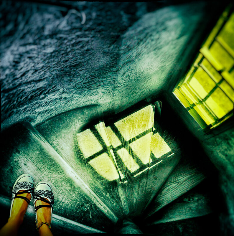 На ступеньках. - Svyatoslav [Artisan] Ph.